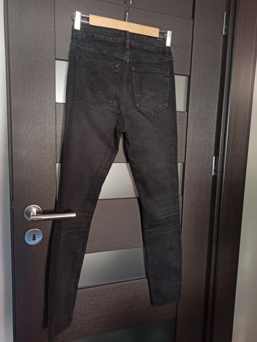 Czarne jeansy H&M