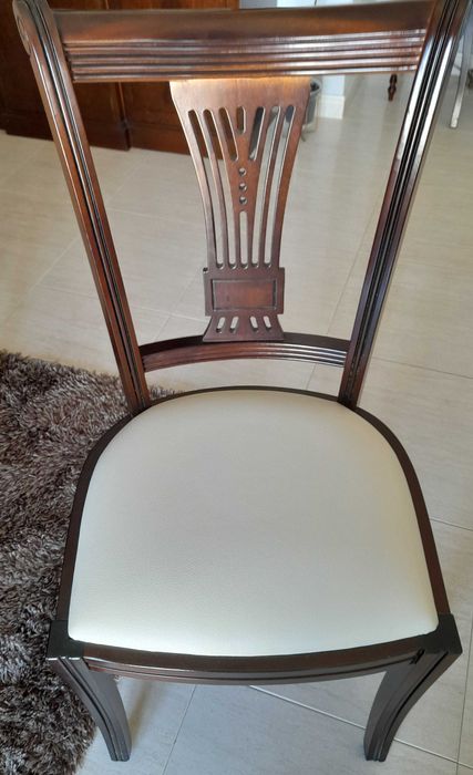 Mesa de jantar e 6 cadeiras