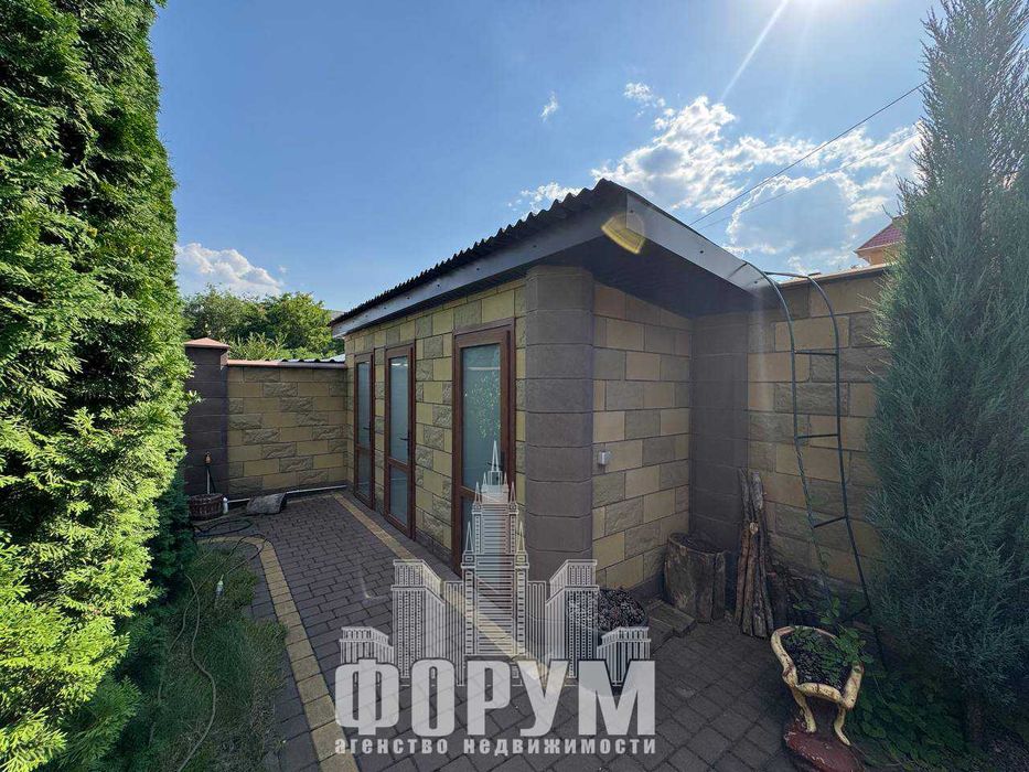 Современный дом в элитном поселке на Великом Лугу