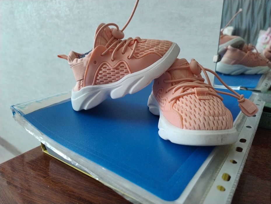 Кросівки для дівчинки