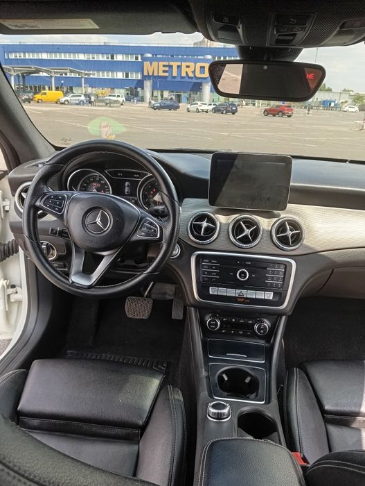 Водій Мерседес  CLA250