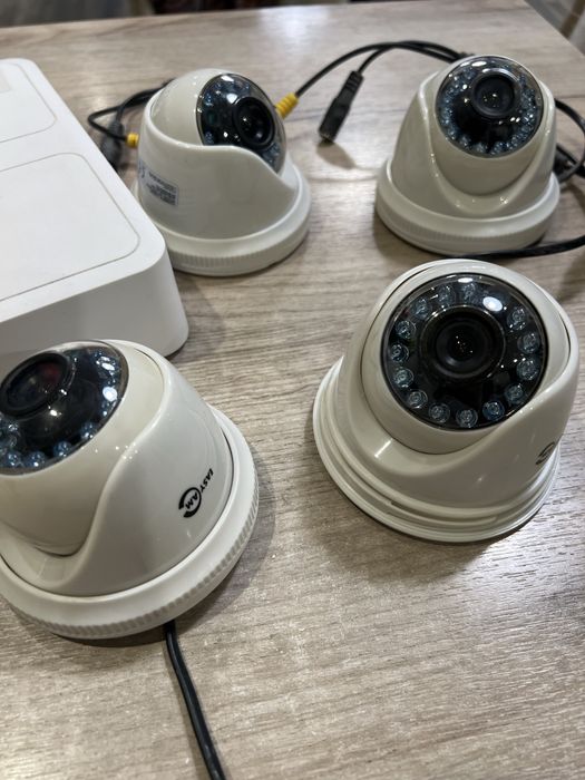 Cały system monitoring, 4 kamery, kable i myszka