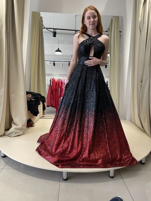 Продам вечірню сукню для дівчини