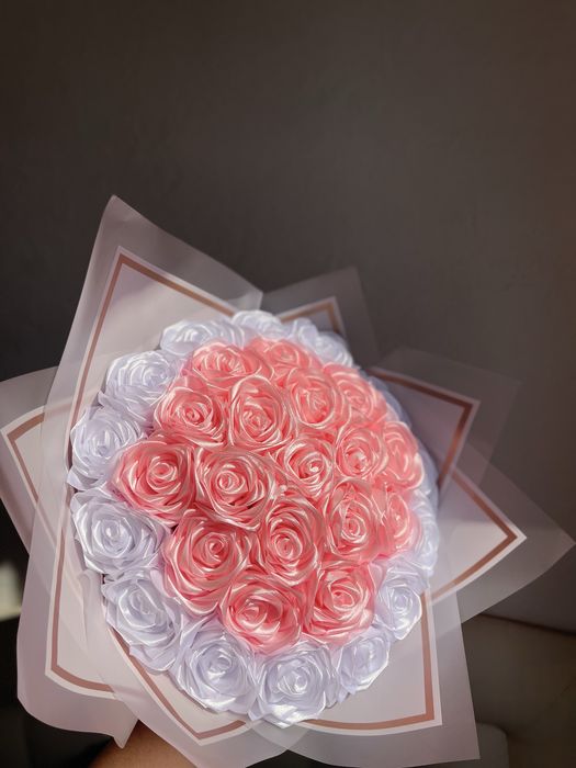 Букет троянд із атласних стрічок/ Букет роз из атласных лент