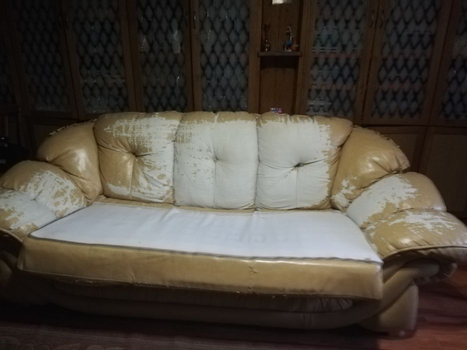 Продам диван на перетяжку