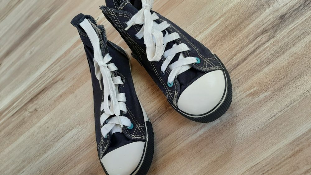 Wysokie trampki r 33