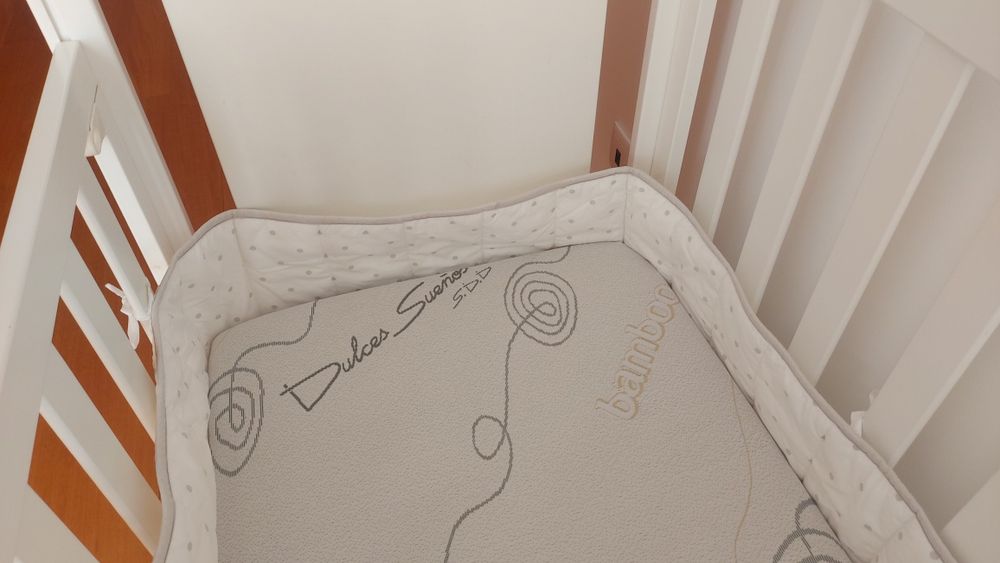 Berço bebé / Cama de grades + colchão viscoelástico