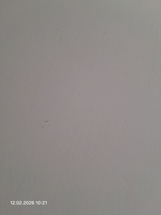 Drewniany stół z krzesłami biały