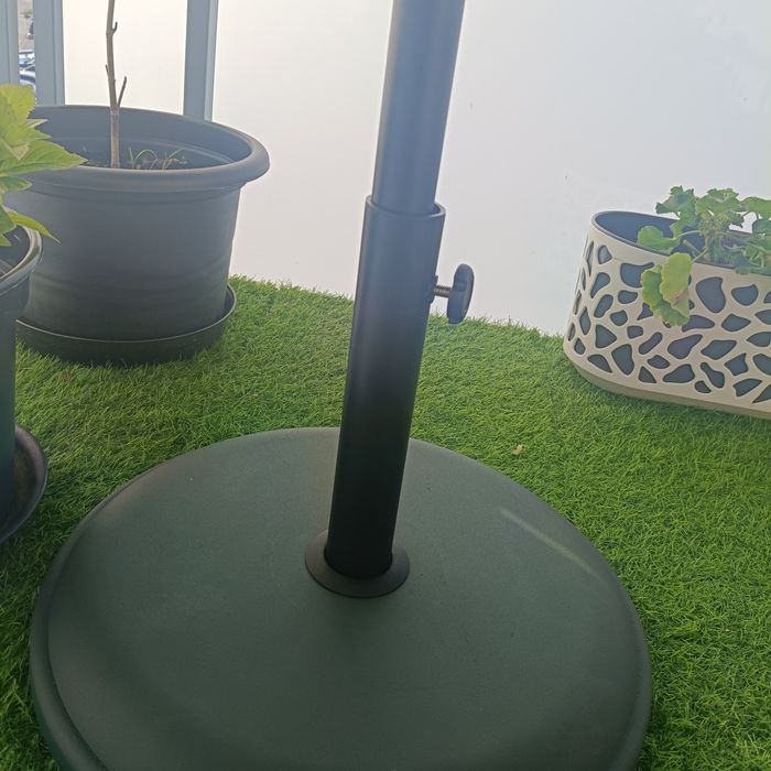 Parasol nowy z podstawą kamienna
