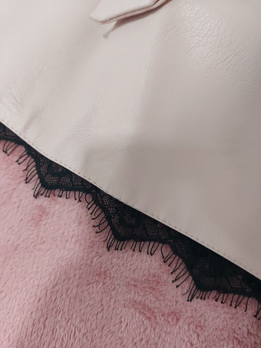 Saia cor de rosa com renda