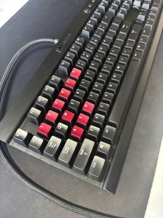 Teclado mecânico Gaming - CORSAIR Gaming K70 — vermelho CHERRY® MX (UK)