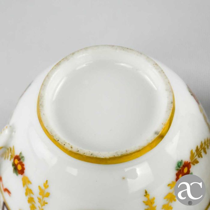 Par de chávenas de café e pires em porcelana europeia, séc. XIX