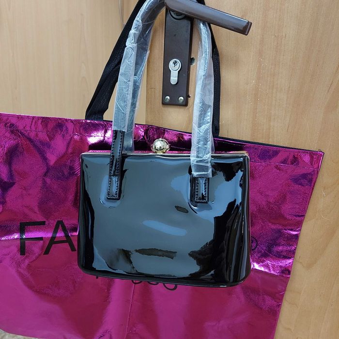 Сумка "поцілунок" лакова чорна. Продаж