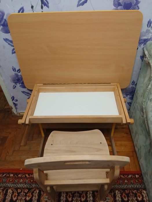 Парта школьная в идеальном состоянии