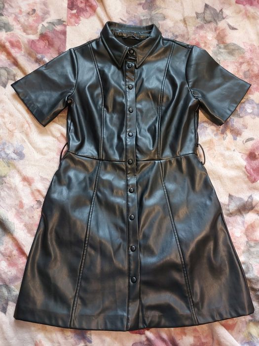 Stradivarius czarna sukienka z eco skóry r S