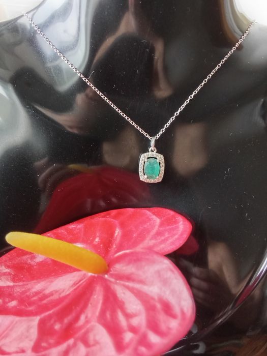 Fio em Prata com Esmeralda Certificada