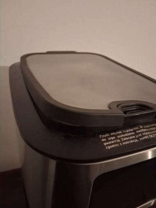 Ekspres do kawy z młynkiem Raven model EEP003