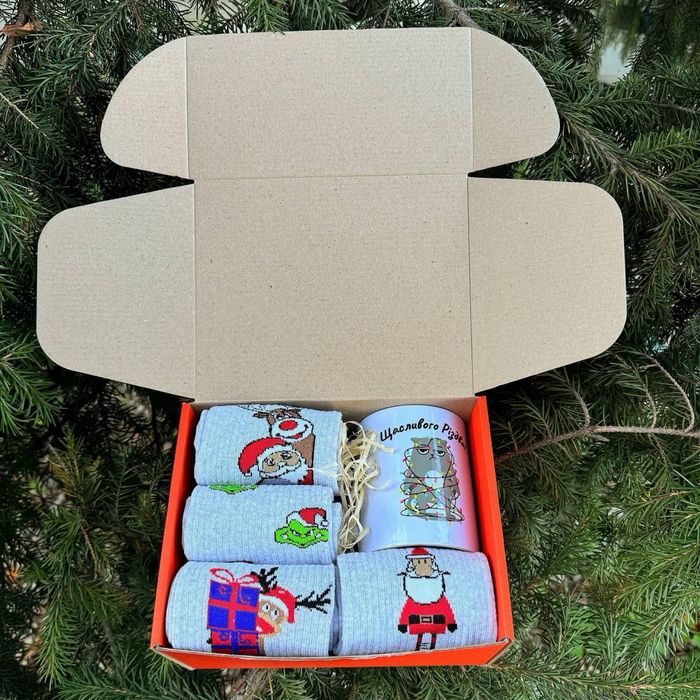 Подарок девушке на новый год.Подарунковий набір дівчині.Носки и кружка