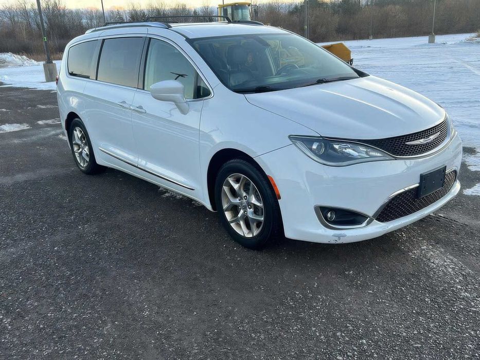 Chrysler Pacifica Touring L Plus      2018
