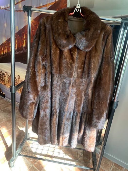 Шуби від 4300 грн та натуральні хутряні коміри від 500 грн

Продаю ве