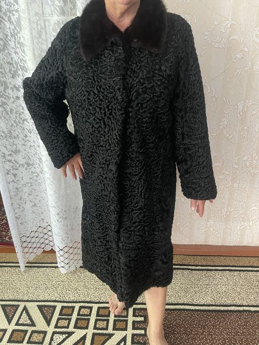 Женская шуба из каракуля