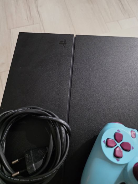 Vendo ps4 com comando