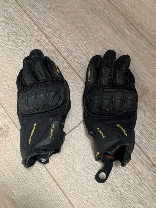 Моторукавиці held