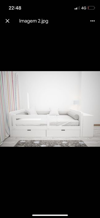 Cama, colchão e cabeceira/livreiro Flybaby como nova