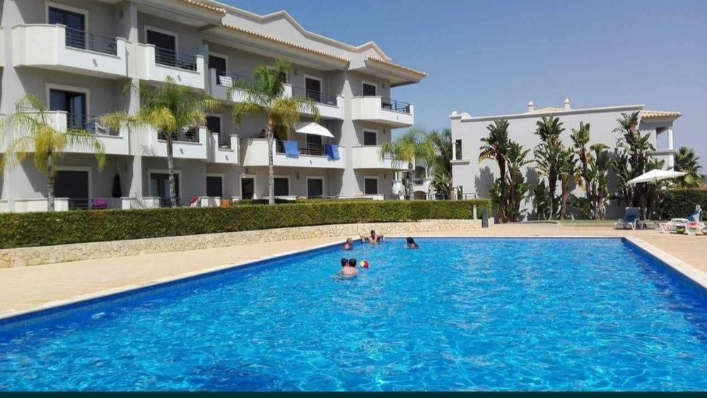 T1 em Olhos de Água - Condomínio Privado c/Piscina