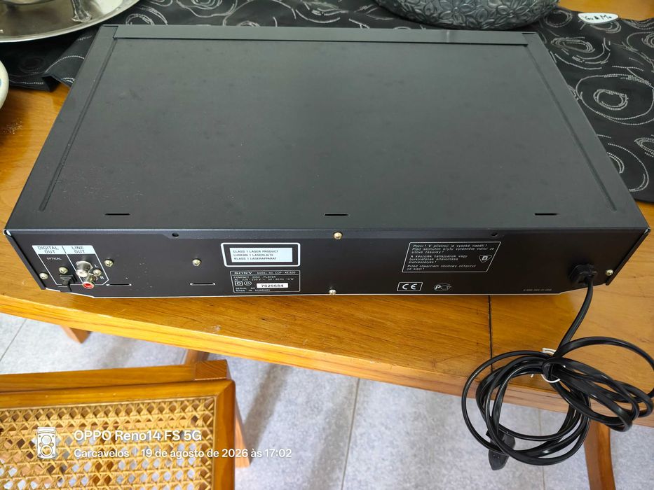 Leitor de DVD de música com comando da marca Sony