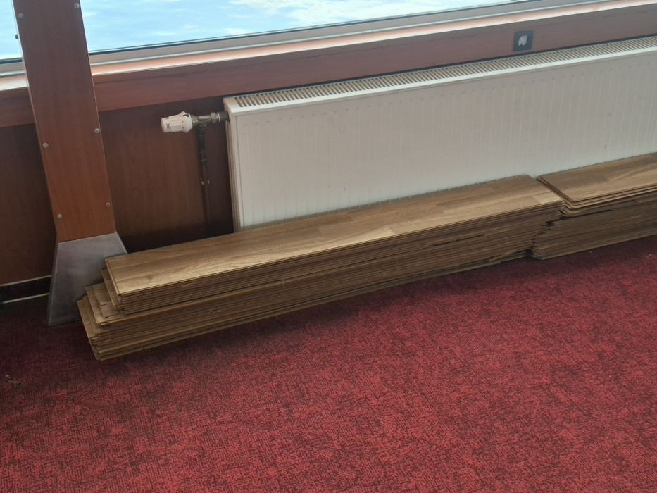 Chão flutuante cor carvalho, 62m2   3 meses  uso