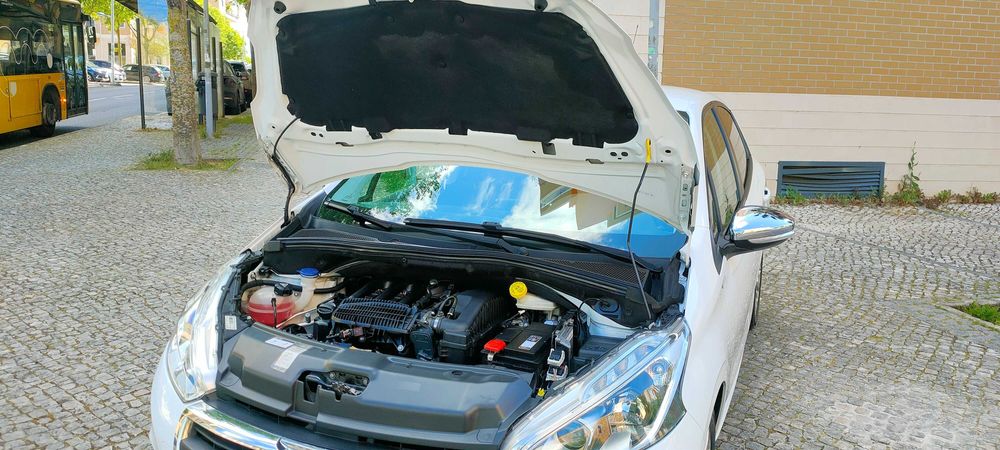 Peugeot 208 1.2 Pure Tech / Versão Style