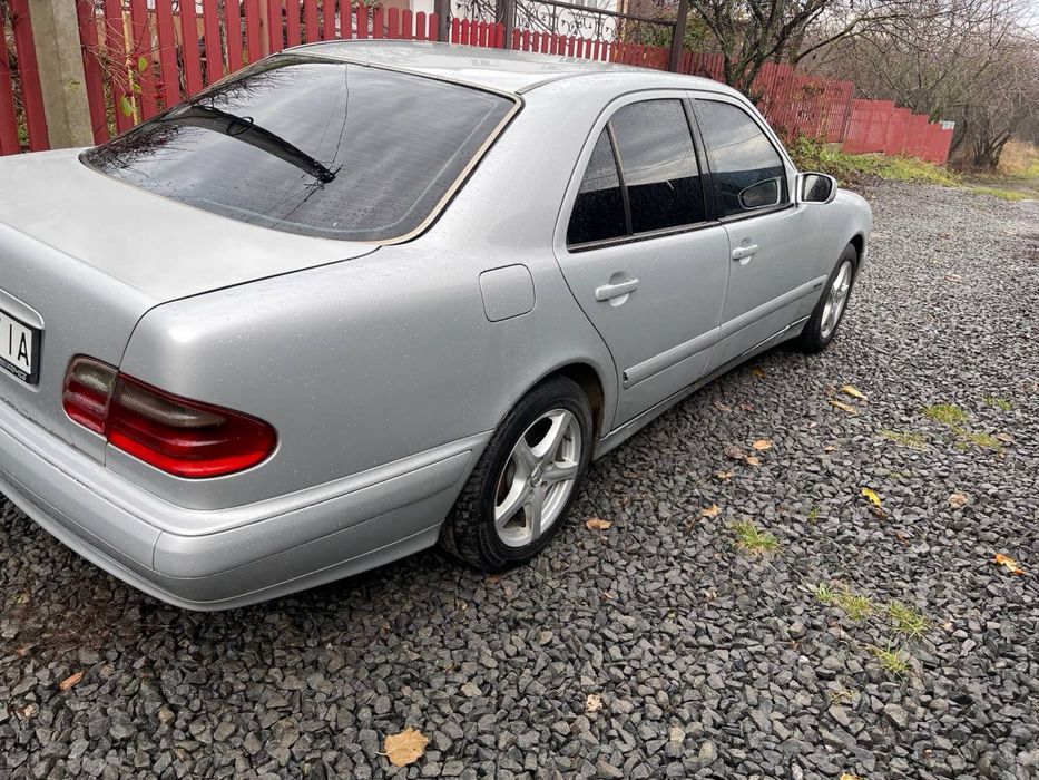 Mercedes-Benz E-Class 2000