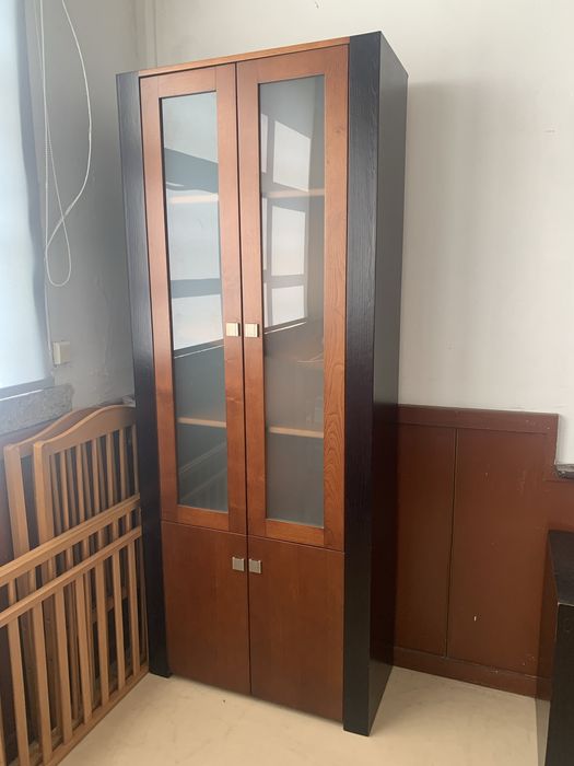Mobília de sala em castanho