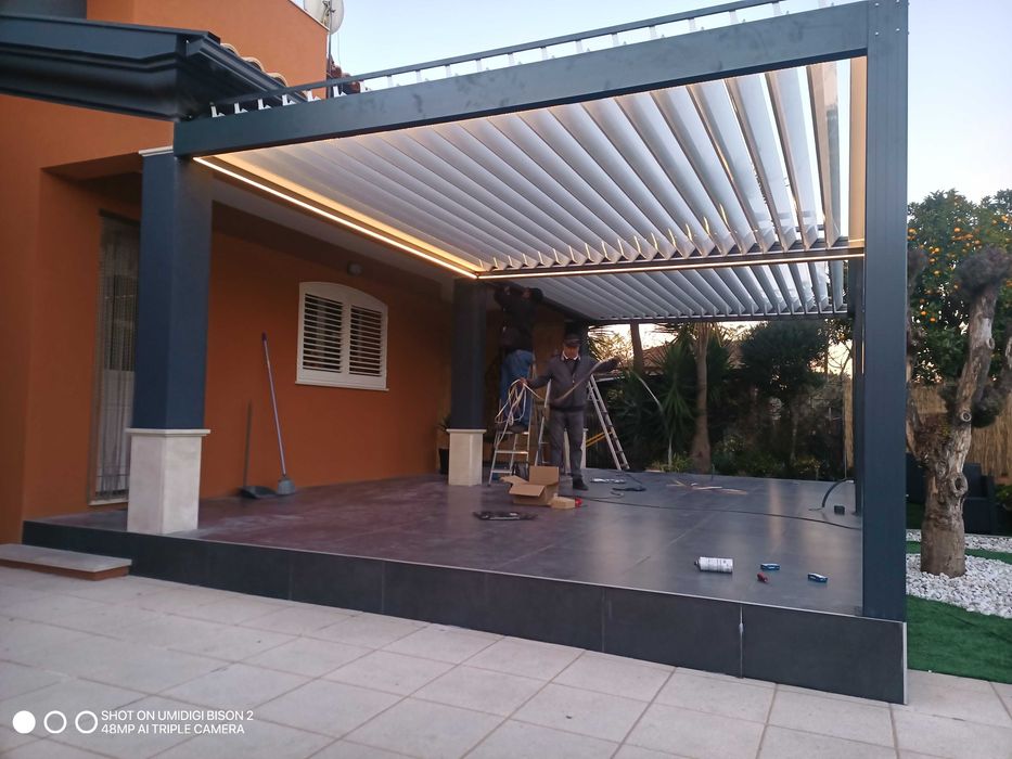 PERGOLAS BIOCLIMATICAS COM LAMINAS MOTORIZADAS