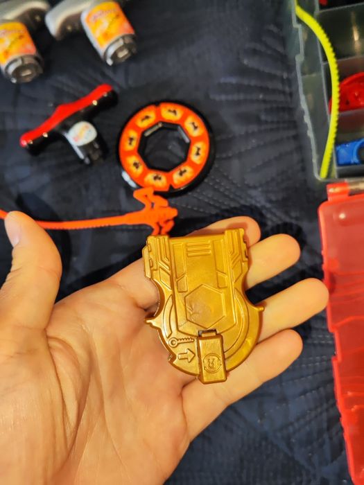 Zestaw Beyblade: Walizka, wyrzutnie, bączki i akcesoria