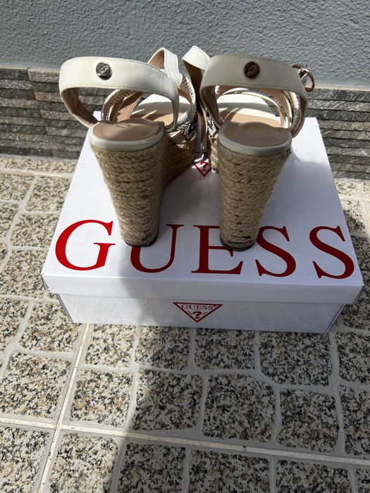 Sandálias Guess tamanho 39