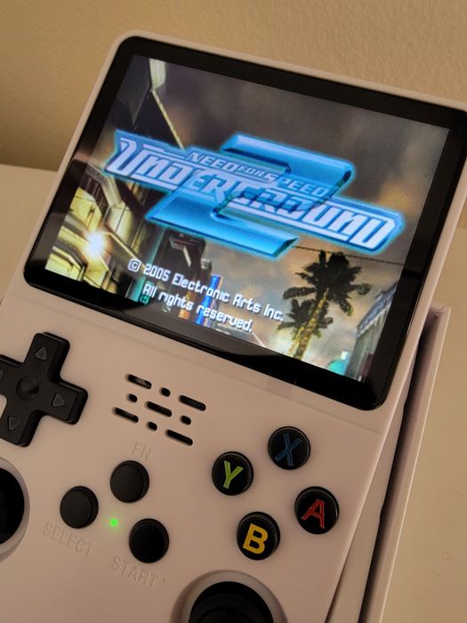 Consola com jogos - NOVA NA CAIXA