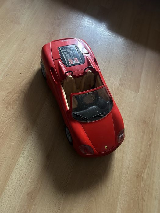 Carro Ferrari grande