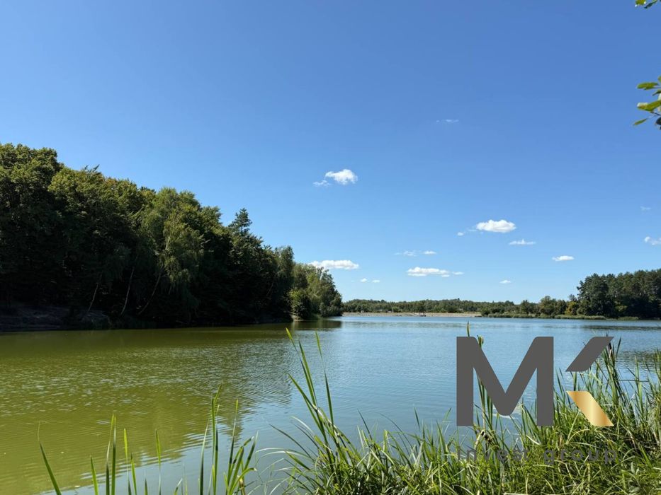 Земельна ділянка біля озера