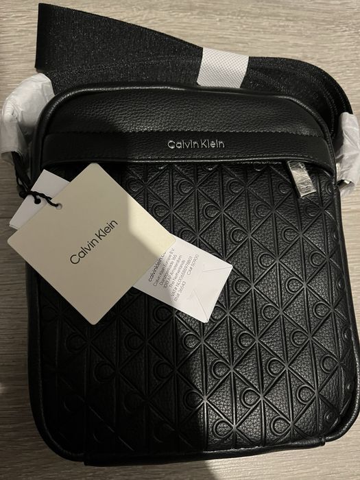 Сумка через плече Calvin Klein