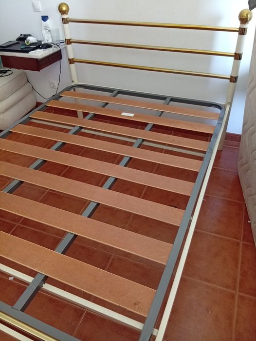 Cama de casal com colchão