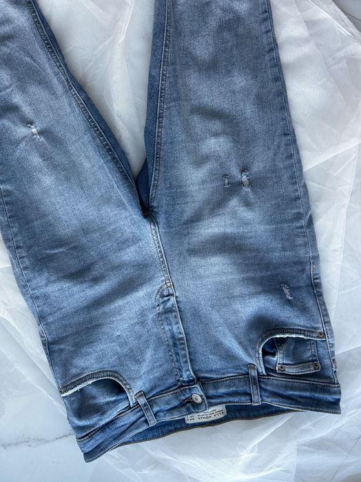 Джинси скіні та кльош різні роміри