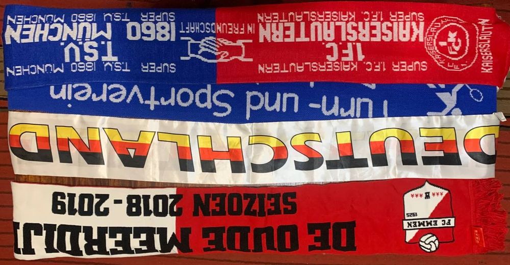 Шарфы спортивные/командные/футбольные. 4 шт. Один лот.