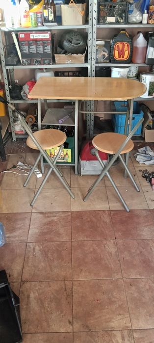 Stół + 2 krzesła hokery