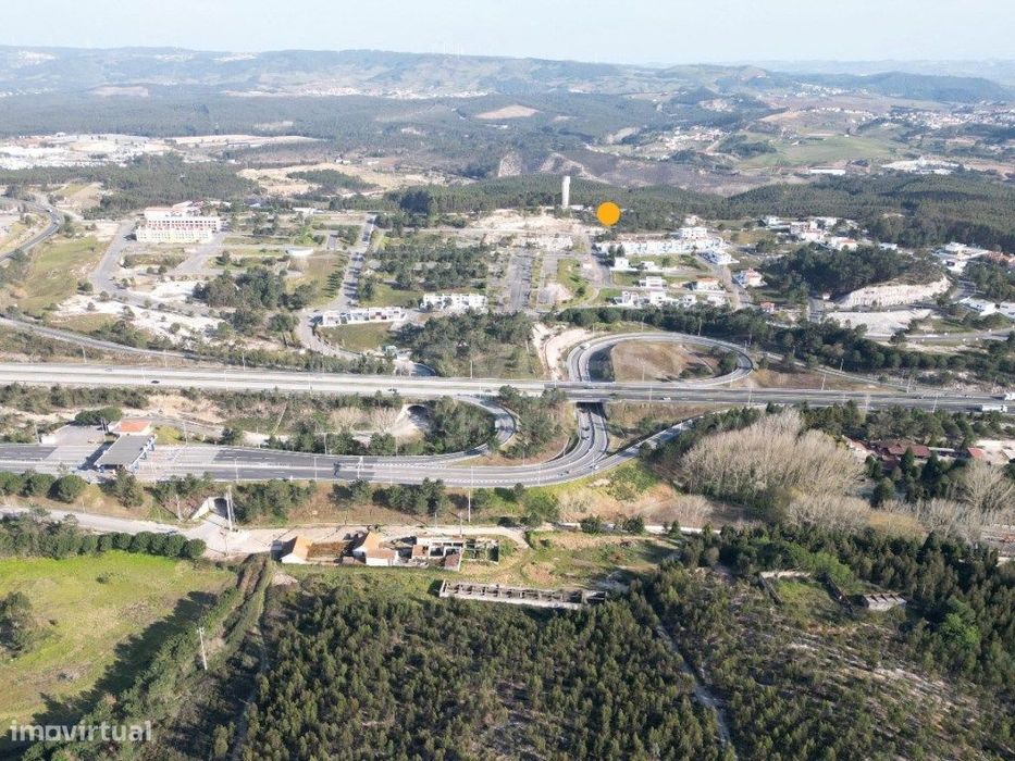 Lote 425 m2 para construção de moradia com 3 pisos, garagem e piscina