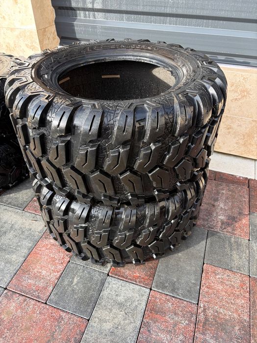 Майже нова 27.9.r14 “ 27.11.r14 Комплект