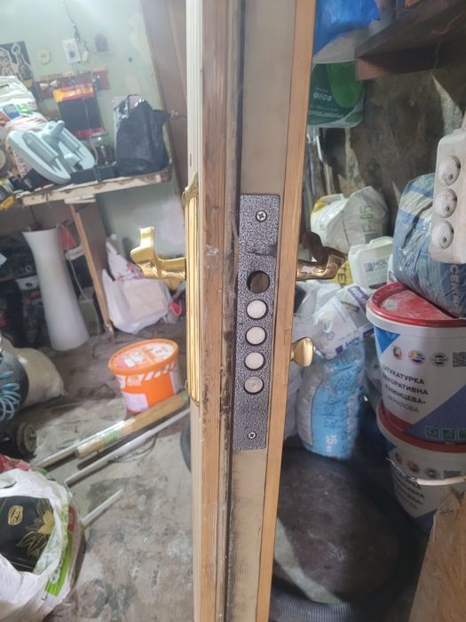 Продам входные двери,б.у.