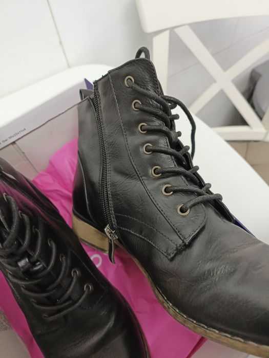 Women's boots, size 39.