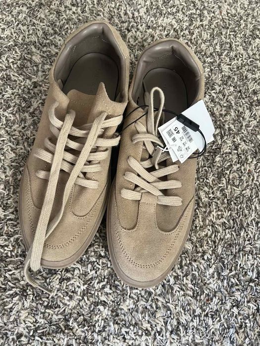 Кросівки Reserved